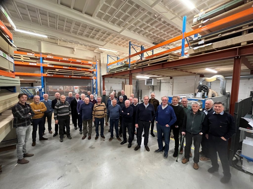Sociëteit Intimus brengt bezoek aan Wood Creations