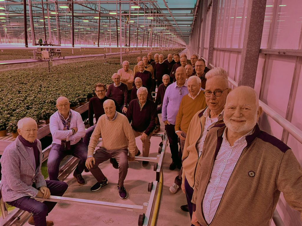 Sociëteit Intimus bezoekt Pligt Plantenkwekerij