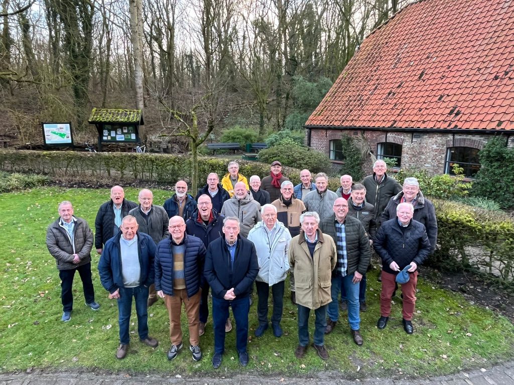 Leden van Sociëteit Intimus bezoeken Staelduinse Bos