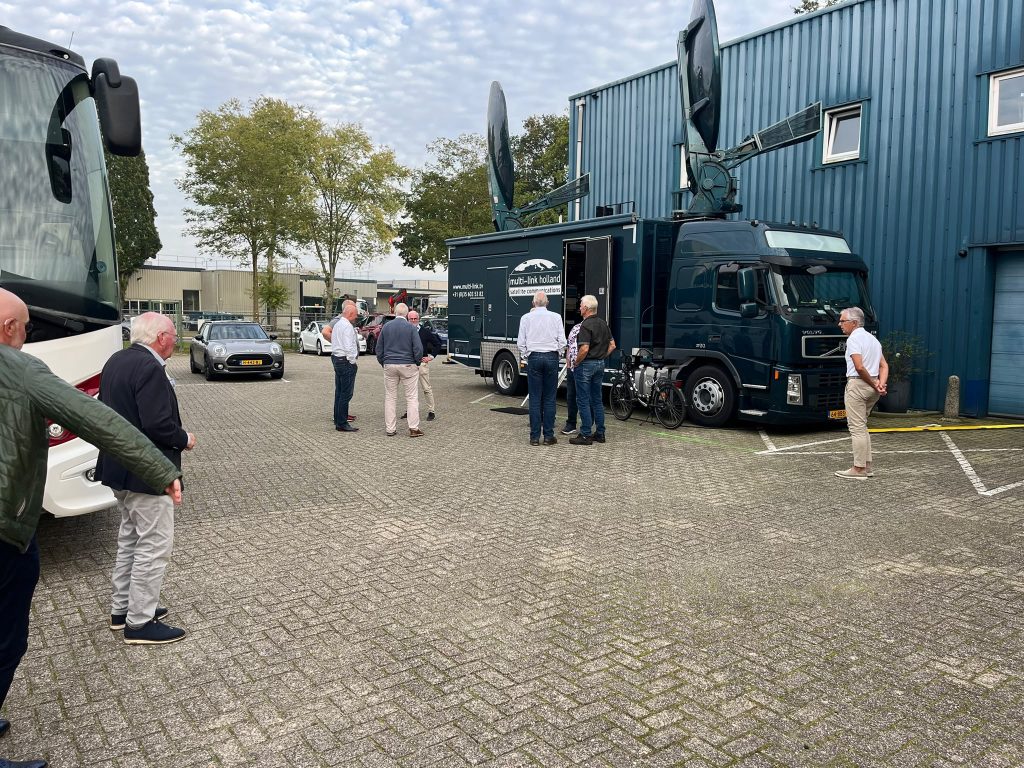 Intimus en De Kleine Witte op bezoek in de wereld van media